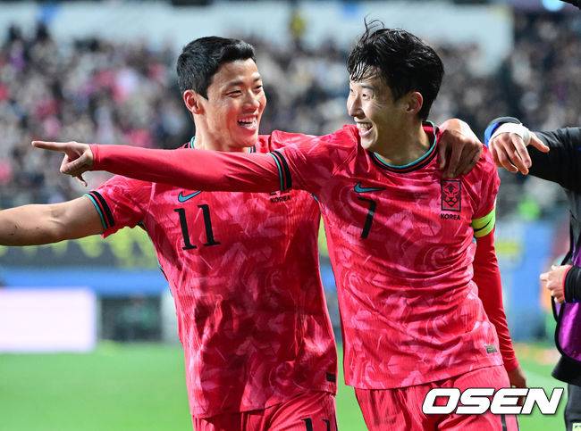 상대 선수와 논쟁 벌인 황희찬,