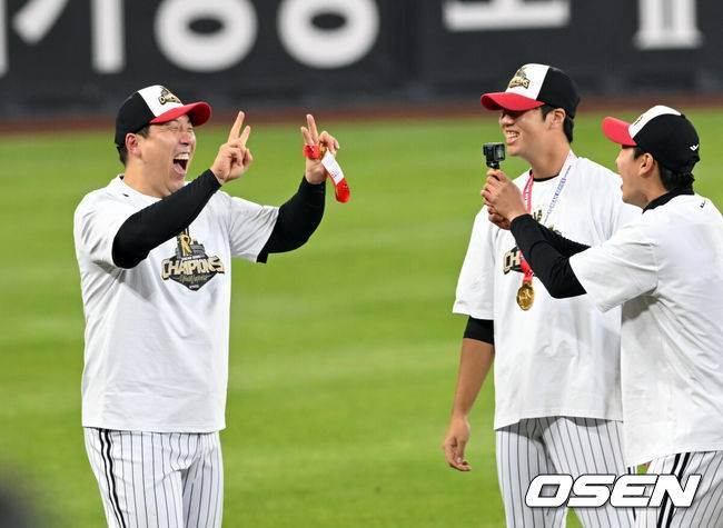 ‘2년 25억 해달라’ 하더니…왜 김현수는 시즌 끝나고, LG에 더 큰 FA 계약 요구로 바꿨나