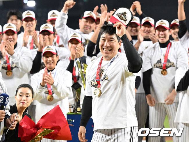 ‘2년 25억 해달라’ 하더니…왜 김현수는 시즌 끝나고, LG에 더 큰 FA 계약 요구로 바꿨나