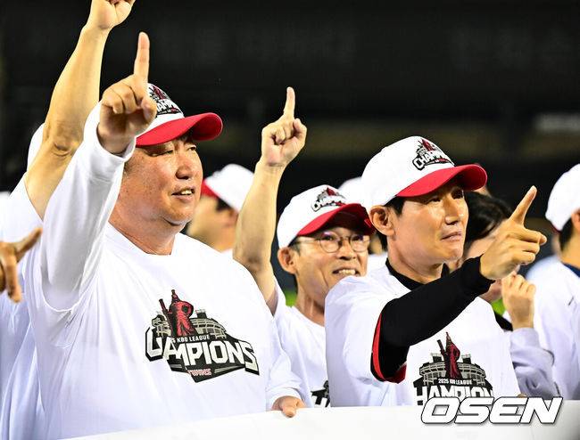 ‘2년 25억 해달라’ 하더니…왜 김현수는 시즌 끝나고, LG에 더 큰 FA 계약 요구로 바꿨나