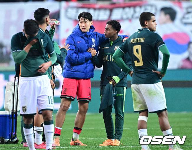 ‘쏘니와 셀카는 못 참지!’ 볼리비아 코칭스태프&선수들, 손흥민에게 사진요청-유니폼 교환 세례