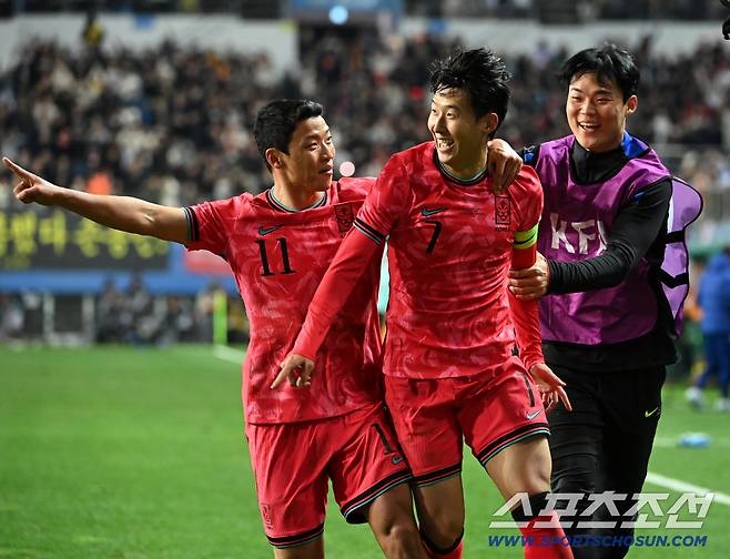 韓 역사상 최고 키커 등장, '탐욕' 케인 진짜 원망스럽네...토트넘 민심도 SON 지지