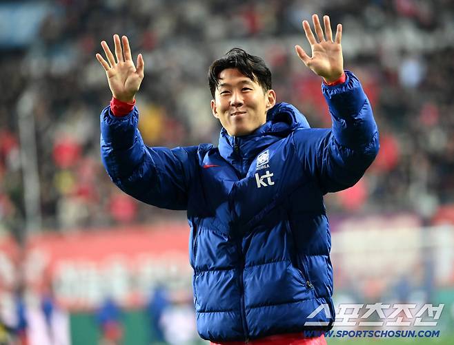 韓 역사상 최고 키커 등장, '탐욕' 케인 진짜 원망스럽네...토트넘 민심도 SON 지지