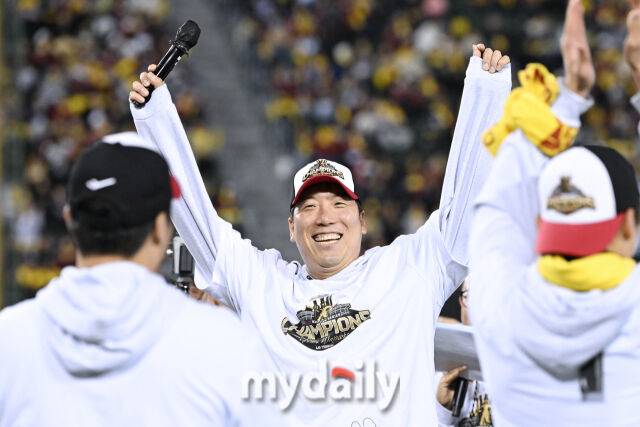 두산이 11년만에 김현수까지 영입한다면…김원형은 김태형·이승엽보다 FA 선물 풍성, 차명석 ‘빅2’ 예감 적중
