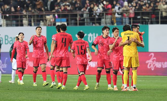홍명보호, 사상 첫 월드컵 포트2 사실상 확정! 25위 호주, 베네수엘라에 0-1 충격패로 FIFA 랭킹 하락 유력