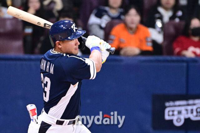 괴물 타자, 한일전 데뷔전서 선제 투런 홈런 폭발→송성문도 쾅!…한국, 백투백 홈런으로 3-0 리드 [MD도쿄]