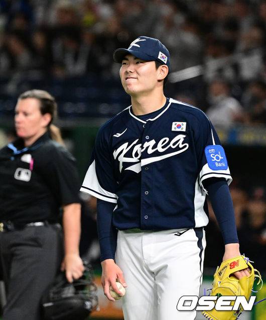 한국서 날고 기는 필승조 요원들, 日 만나자 연쇄 붕괴 충격…5회말 6실점 참사, 3-0→3-9 됐다
