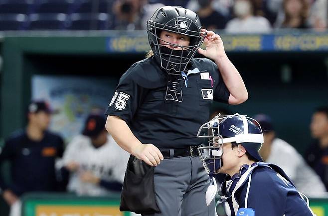 ‘수준 이하’ 미국 심판 저러고도 잠이 올까… “축구 선수들도 저렇게는 못 한다” 분노, 문현빈 억울한 아웃