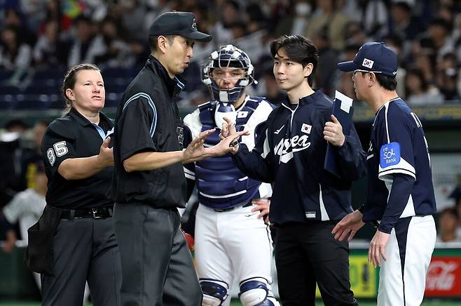 ‘수준 이하’ 미국 심판 저러고도 잠이 올까… “축구 선수들도 저렇게는 못 한다” 분노, 문현빈 억울한 아웃