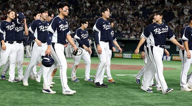 ‘수준 이하’ 미국 심판 저러고도 잠이 올까… “축구 선수들도 저렇게는 못 한다” 분노, 문현빈 억울한 아웃