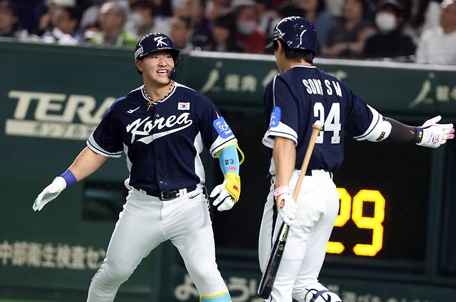 ‘9볼넷 주고 어떻게 이겨?’ 너무 극명한 ‘제구력 격차’…백투백은 좋았는데, 결과는 ‘한일전 10연패’ [SS도쿄in]