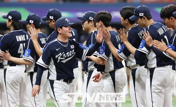 '11실점 난타 당한 마운드' 한국 야구, 또 다시 고개 숙였다…일본 상대 10연패