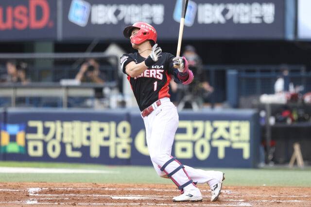 박찬호 두산행이 FA 1호 계약일 것 같은데…결국 1주일간 안 나왔다, 한일전·2차 드래프트 끝나면 활발해집니다