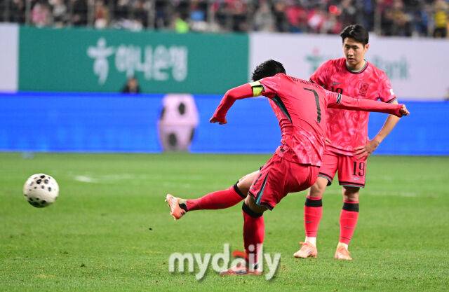 한국축구 사상 첫 쾌거, 북중미월드컵 조추첨 포트2 싸움 우위…경쟁팀 모두 못 이겼다