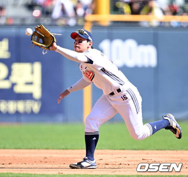 ‘충격 은퇴’ 1차지명 유격수 이제 28살인데, 왜 유니폼 벗을까…투수→야수 전향, 부상에 신음하다