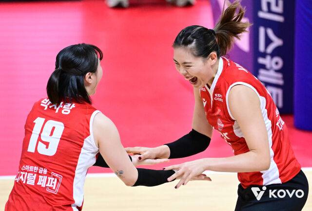 어떻게 182cm 신장으로 중앙을 지배하나…日 국대 이 정도인가, 4년 연속 꼴찌팀 바꾸다