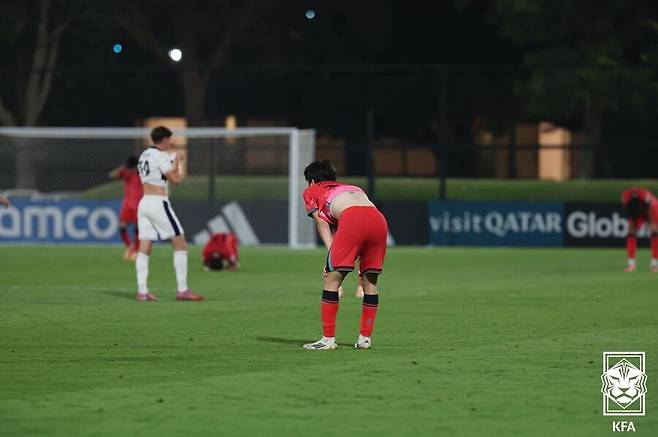 한국, 월드컵 탈락 0-2 완패…16강 진출 실패 ‘죽음의 조’ 뚫었더니→축구종가 잉글랜드 ‘U-17 아쉬운 극악 대진운’ 日 남아공 꺾고 16강 진출