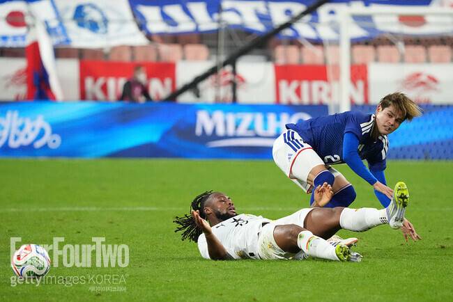 ‘프리미어리그 최고 공격수를 날려 버렸다’…일본 팬들, ‘반칙’에도 열광했다