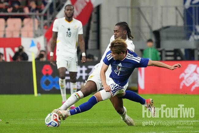 ‘프리미어리그 최고 공격수를 날려 버렸다’…일본 팬들, ‘반칙’에도 열광했다