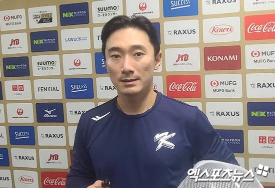 이걸 2루 간다고? 천하의 日도 당혹, '3안타 맹타' 신민재 도쿄돔 휘저었다→