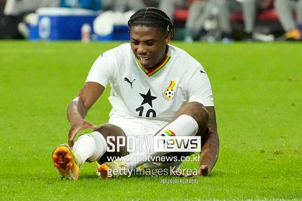 한국전 앞두고 이게 무슨 봉변인가...일본과 맞대결에서 발목 꺾인 가나 MF, 사실상 WC 출전 불가