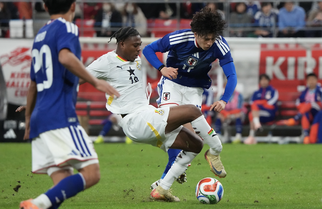 한국전 앞두고 이게 무슨 봉변인가...일본과 맞대결에서 발목 꺾인 가나 MF, 사실상 WC 출전 불가