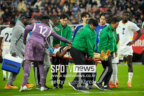 한국전 앞두고 이게 무슨 봉변인가...일본과 맞대결에서 발목 꺾인 가나 MF, 사실상 WC 출전 불가