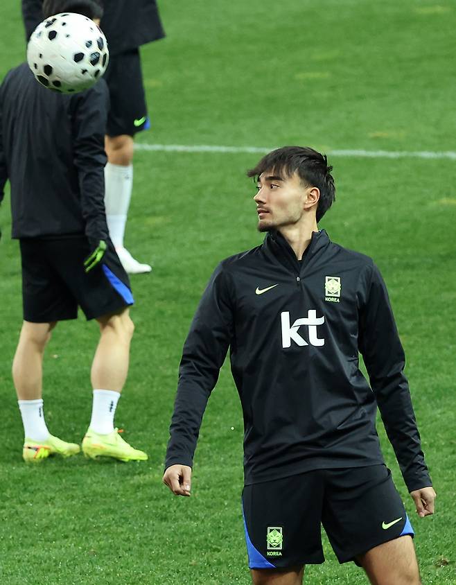 ‘혼혈’ 카스트로프, 외박 기간 부산 시내 활보…홍명보호+한국 문화 적응ing