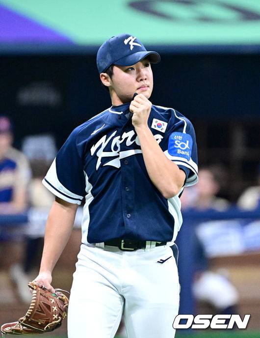 '2차전 무조건 승리' 류지현 감독 칼 빼들었다, 한동희·최재훈 선발→노시환·박동원 제외 [오!쎈 도쿄]