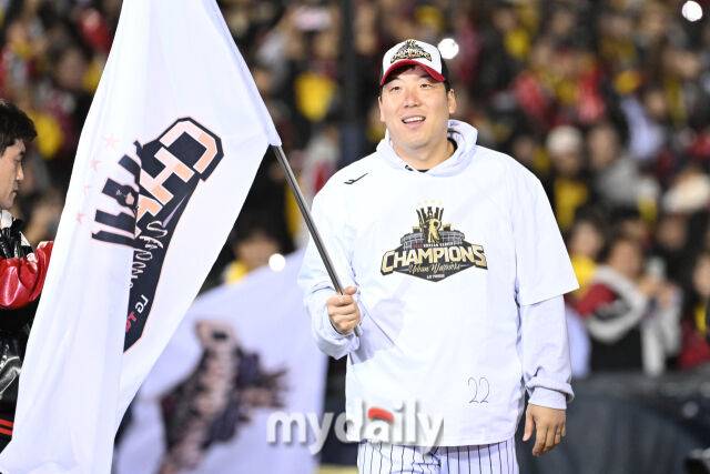 김현수 두고 ‘잠실의 전쟁’, 두산 FA 재벌 2~3위 동시 보유? 양의지와 재회하면 KS 우승반지 6개…LG 떨고 있나