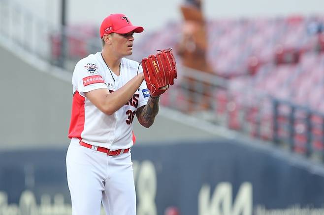 그러니까 왜 범죄를 저질러서… 미련 남은 KIA 전직 에이스, 결국 살기 위해 도미니카까지 갔다