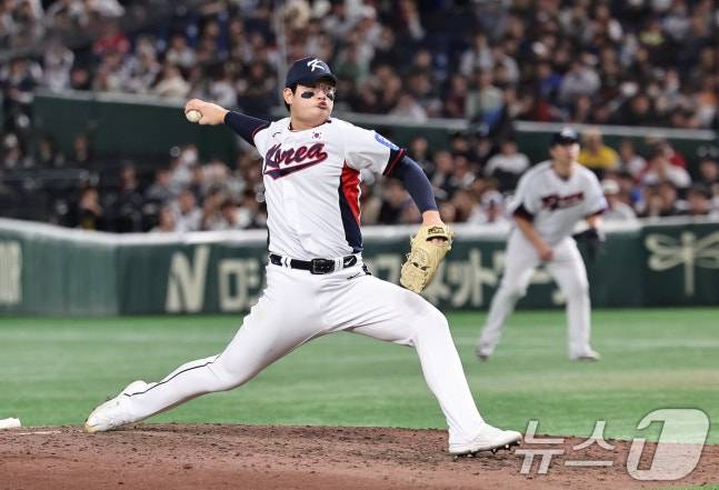 '9회 혼신투' 김서현 없었다면 '기적의 한일전 7-7 무승부' 없었다, 천금 같은 1이닝 위기 대탈출 '참 잘했다'