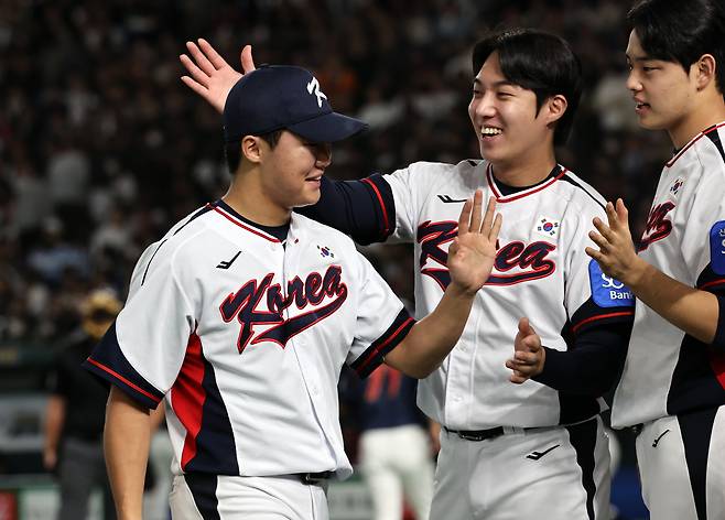 2차전도 볼넷 12개, 日에 4점 헌납… 9회말 동점 솔로포로 11연패 면했다