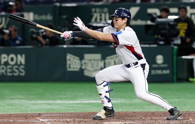 2차전도 볼넷 12개, 日에 4점 헌납… 9회말 동점 솔로포로 11연패 면했다