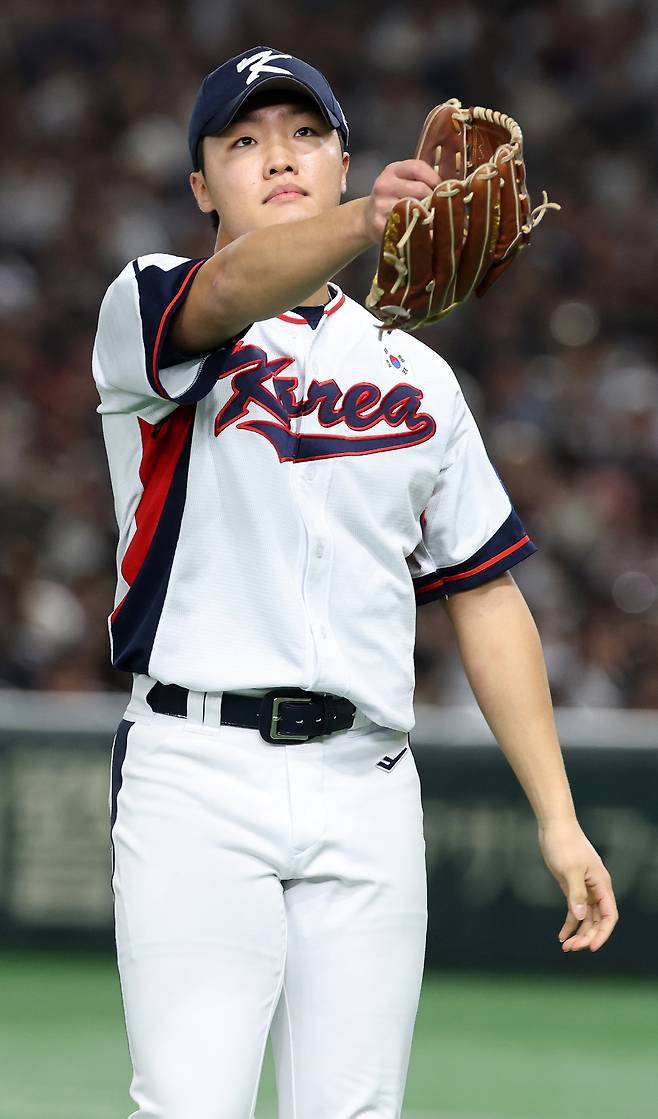 '와 한화' 국대 에이스 또 탄생, 19살 루키 日 제압 실화인가…괜히 ML 스카우트들 박수 친 게 아니다