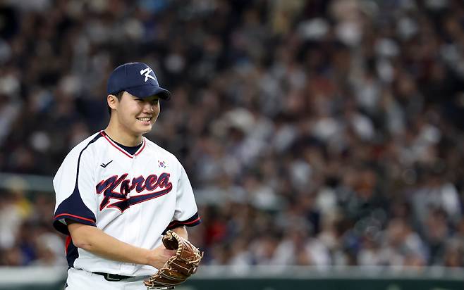 '와 한화' 국대 에이스 또 탄생, 19살 루키 日 제압 실화인가…괜히 ML 스카우트들 박수 친 게 아니다