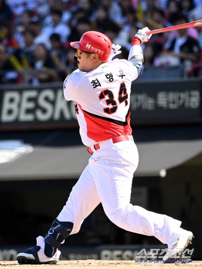 '38세 47억원' 최형우가 제시한 '김현수의 길'…42세 새 이정표 제시할까