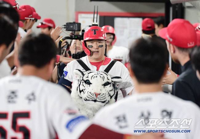 '38세 47억원' 최형우가 제시한 '김현수의 길'…42세 새 이정표 제시할까