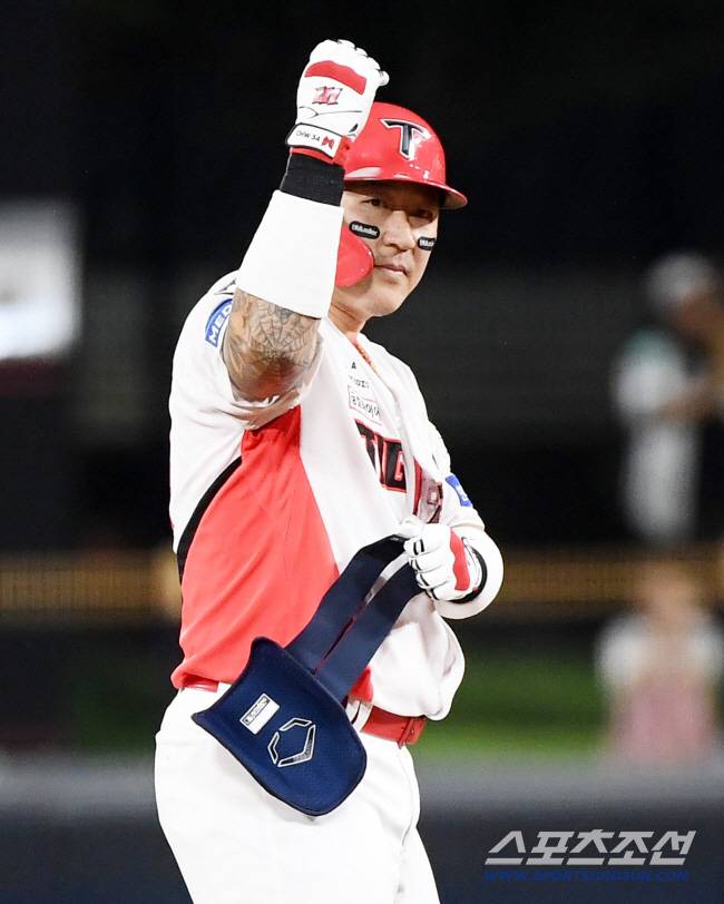 '38세 47억원' 최형우가 제시한 '김현수의 길'…42세 새 이정표 제시할까