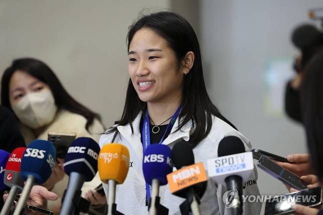 “돌아와서 얘기하겠다” 짧고 굵은 메시지만 남긴 채 떠난 안세영, 시드니에서 시즌 10번째 우승 할까···‘대적할 만한 적수들 모조리 불참’