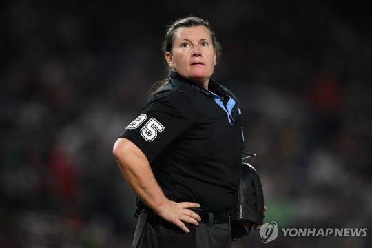 'MLB 심판 수준이 참...' 오심과 고집스런 S존으로 한일전 망쳐...2차전 양팀 볼 넷이 무려 19개로 '동네야구' 수준