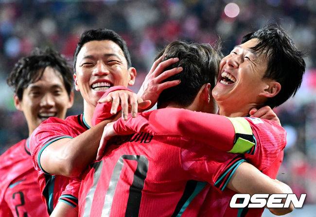 韓 축구 최초 경사! 홍명보호, 가나전 져도 월드컵 '포트 2' 확정적...FIFA 랭킹 23위 사실상 확보→볼리비아전 승리 컸다