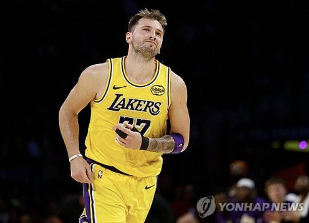 ‘이상기류 있었다!?’ 트레이드 통보 후 핸드폰 집어던진 돈치치, 레이커스 생활은 대만족