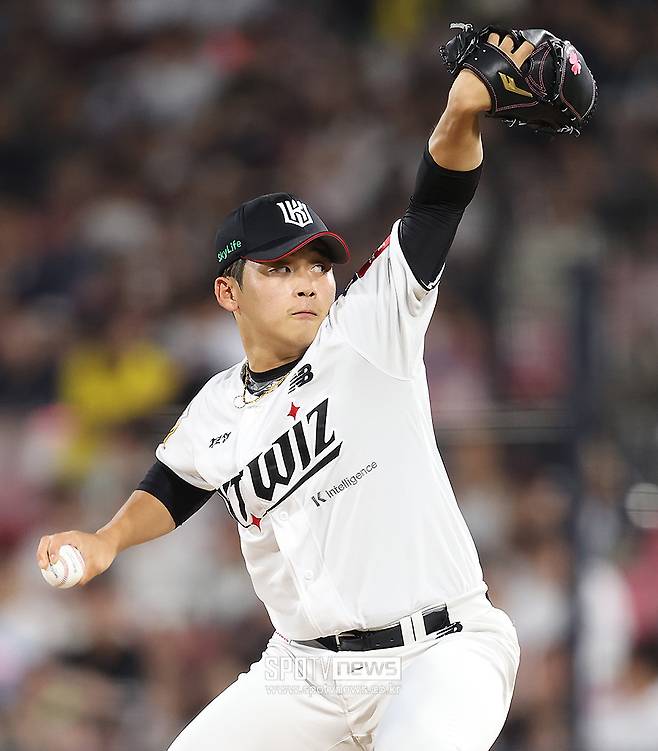 '말도 안돼' 충격의 143km 직구로 일본을 퍼펙트 봉쇄하다니…처참했던 볼넷 12개, 유일한 빛은 박영현이었다