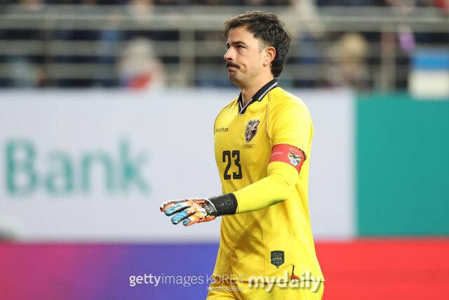 이재성 골대 충돌 막아낸 볼리비아 골키퍼 자국에서 비난…'대표팀 수준 선수 아니다'