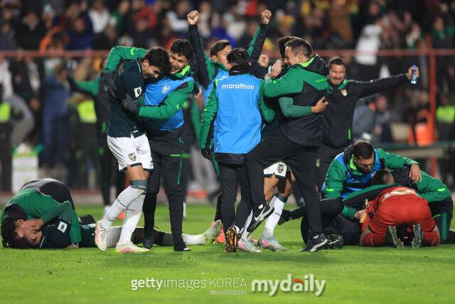 이재성 골대 충돌 막아낸 볼리비아 골키퍼 자국에서 비난…'대표팀 수준 선수 아니다'
