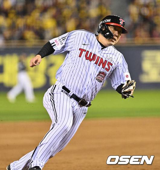 두산 떠났다가 다시 두산으로? KS MVP 김현수, 홍성흔과 양의지의 길 따라갈까