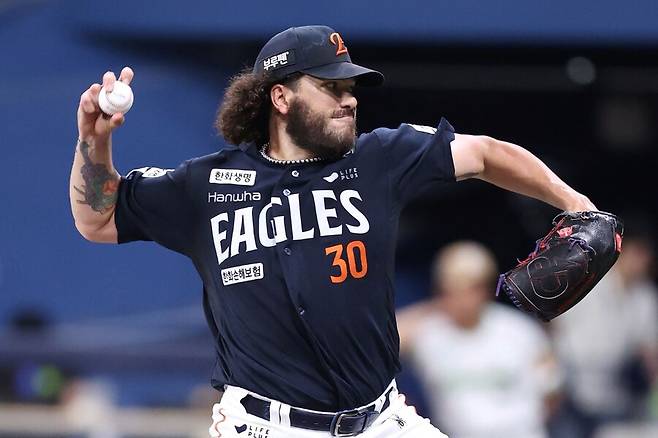 ‘고우석 악몽 선명한데’ 황새 따라가다 가랑이 찢어졌다… 또 KBO 최고 스타로 복권 긁을까