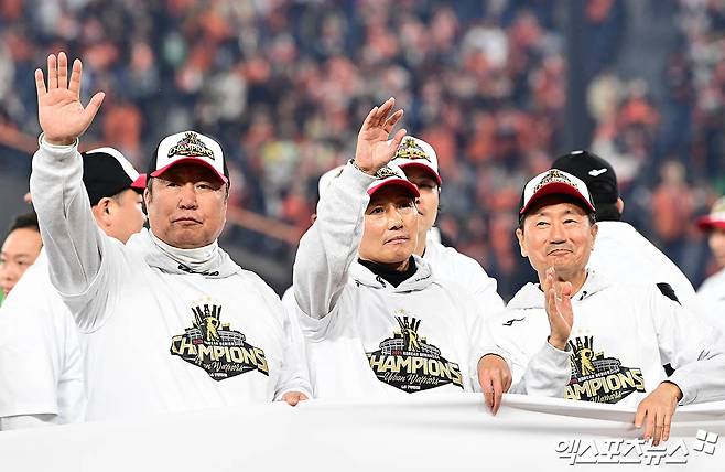 LG-김현수, 분명 '같은 곳' 바라보고 있었는데…'박찬호·강백호' 최대어보다 뜨거워진 '30대 후반' 베테랑 거취 논란