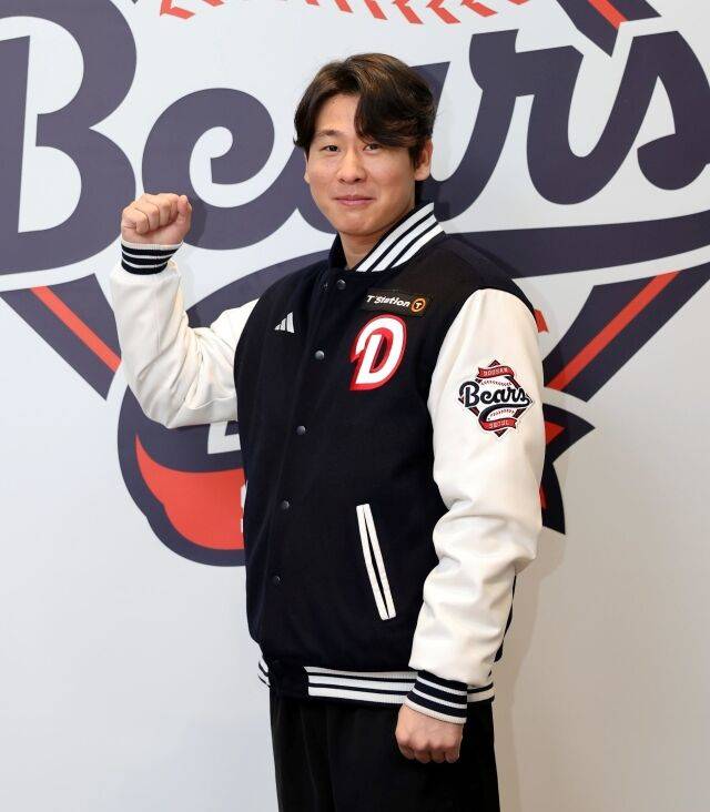 KT와 같았던 '4년 총액 80억'…자정 만남+유니폼 제작! 두산의 노력이 박찬호 마음을 움직였다